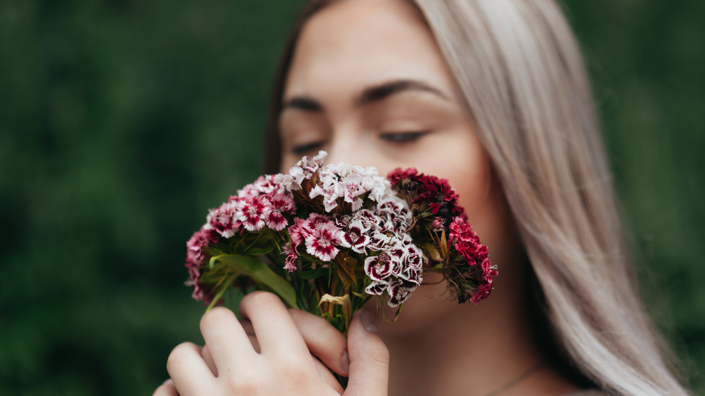 How to Choose a Fragrance for Someone - Lothantique