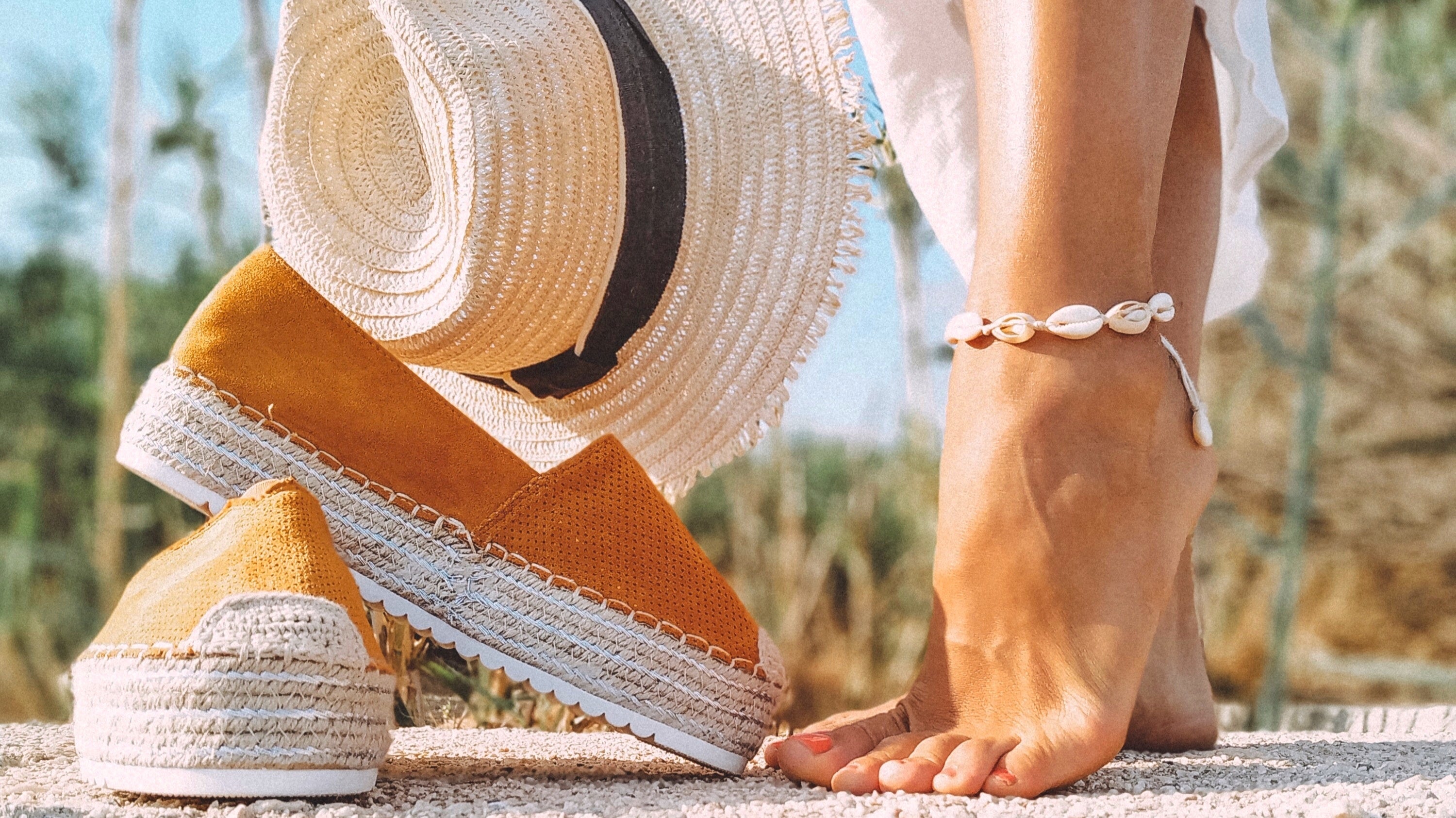 Get that summer glow with these skincare essentials - Pexel image by Apostolos Vamvouras