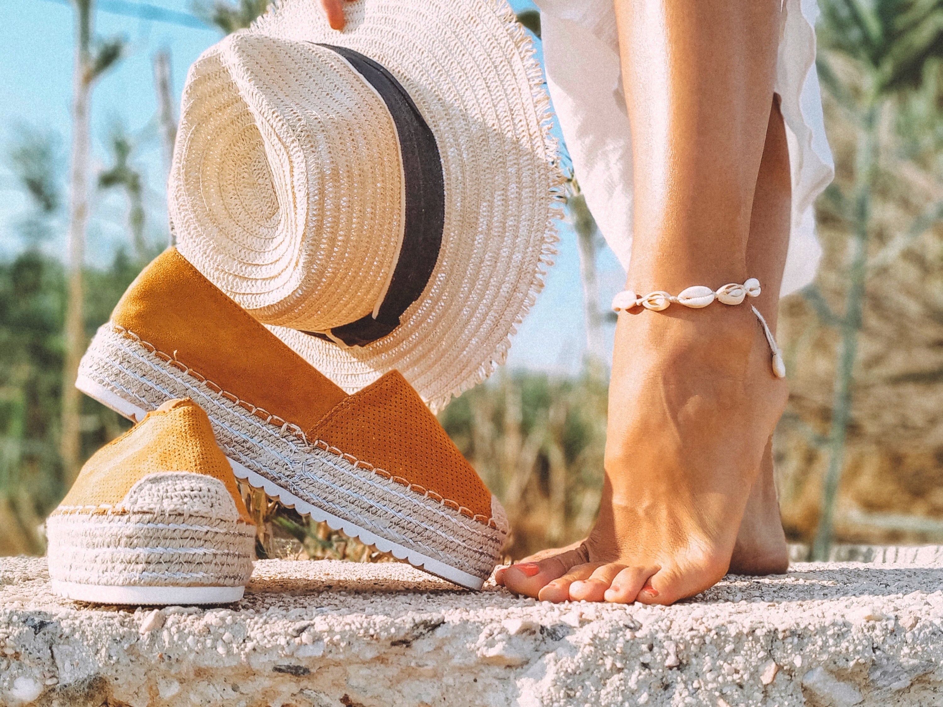 Get that summer glow with these skincare essentials - Pexel image by Apostolos Vamvouras 